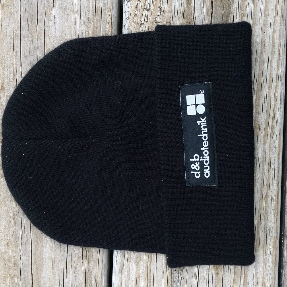 d&b beanie - black w/ rechargeable built in headlamp